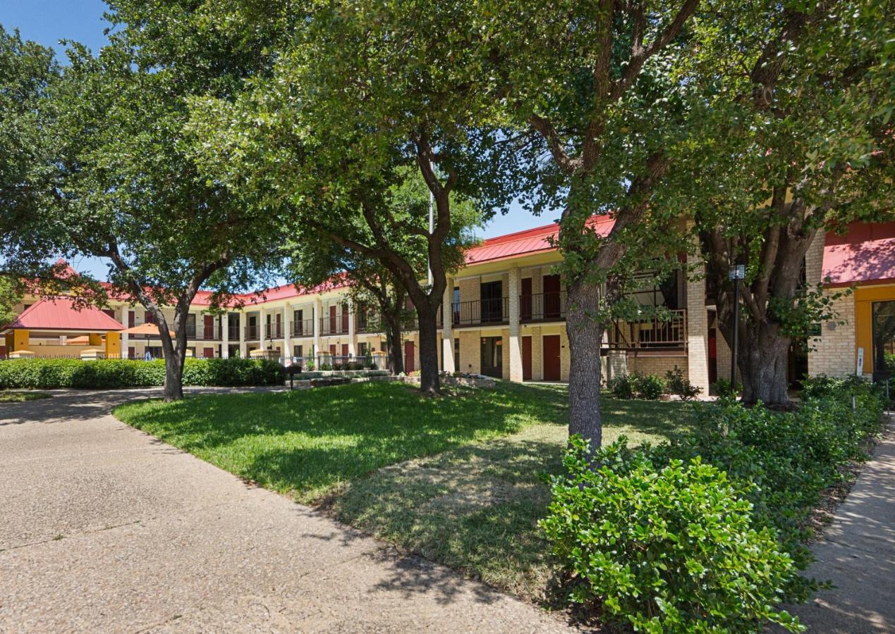 Red Roof Inn Plus+ Dallas - Addison Kültér fotó
