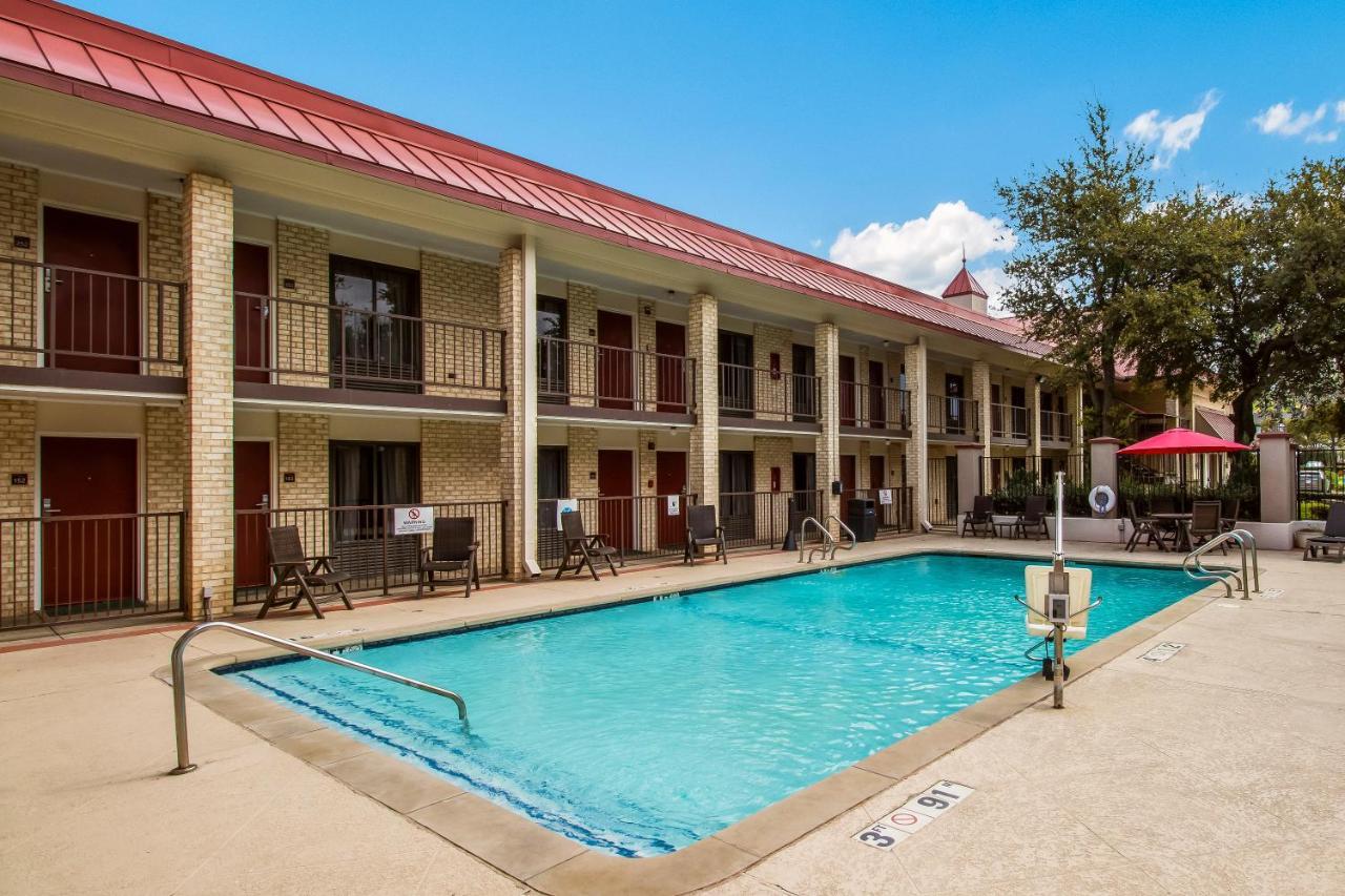 Red Roof Inn Plus+ Dallas - Addison Kültér fotó