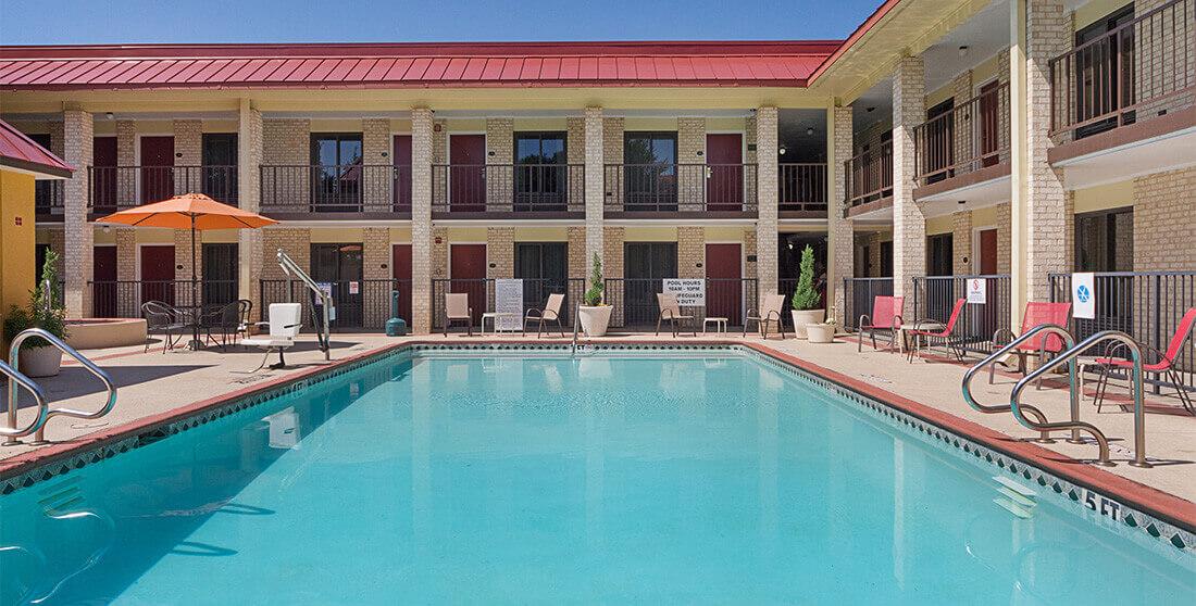 Red Roof Inn Plus+ Dallas - Addison Kültér fotó